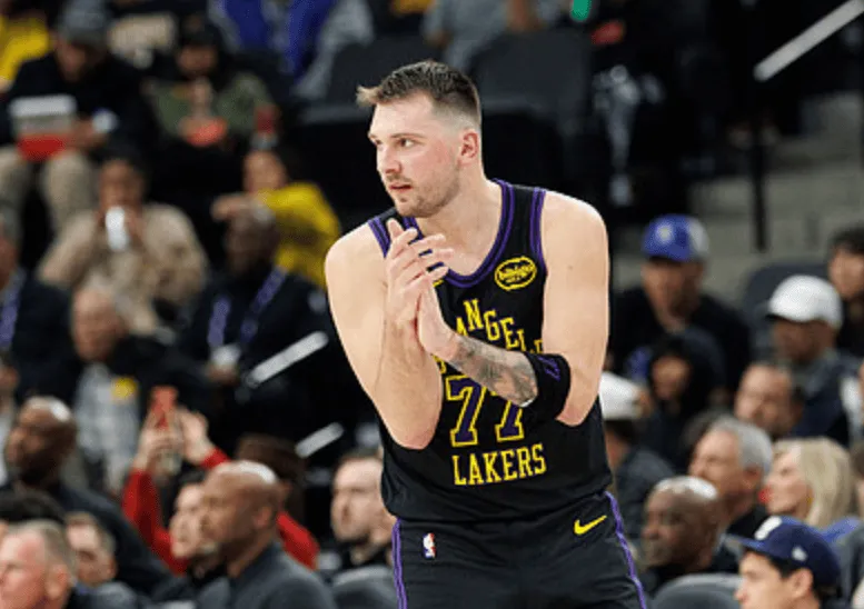 开云体育官方网-湖人官方:东詹均可出战今日比赛,仅里夫斯蒂耶罗缺阵